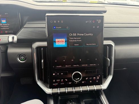 Used 2025 GMC Acadia Elevation image 21