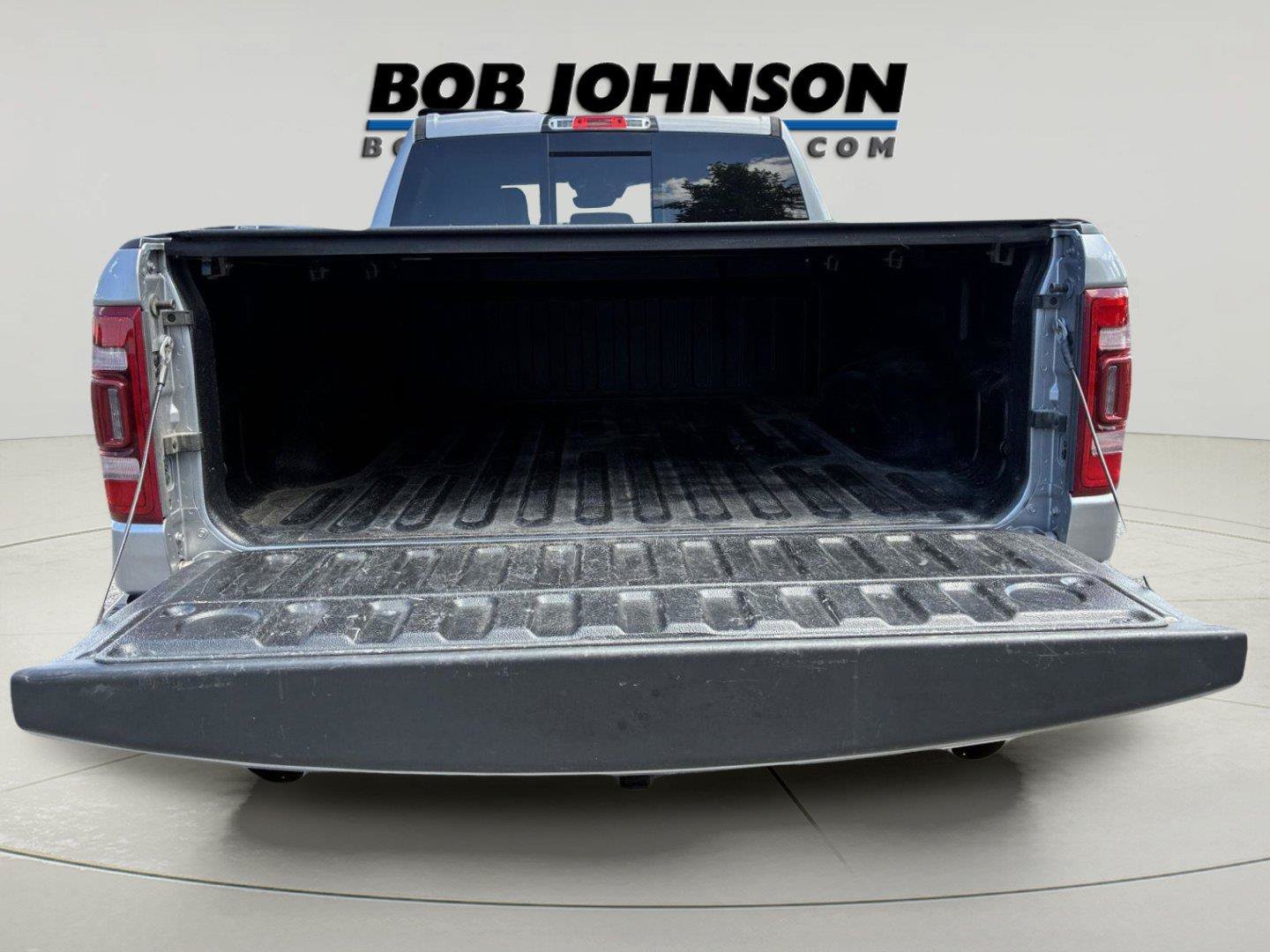 Used 2024 RAM 1500 Laramie AWD/4WD image 9
