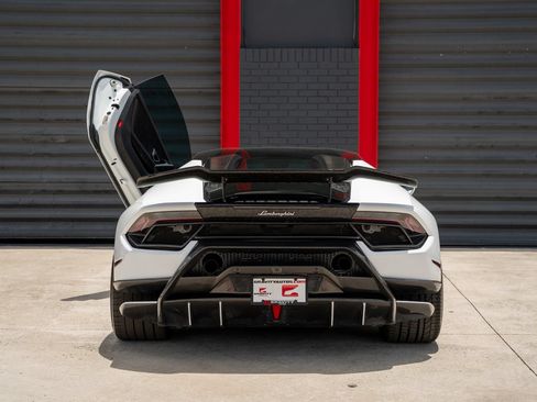 Used 2015 Lamborghini Huracan LP 610-4 AWD/4WD image 18