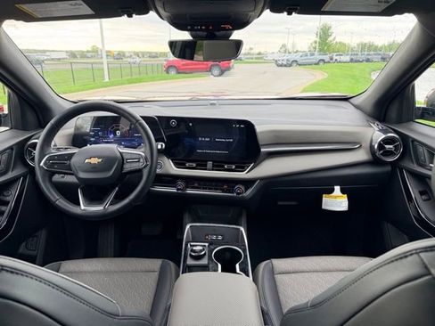Used 2026 Chevrolet Equinox LT w/ Convenience Package II AWD/4WD image 6