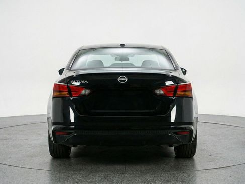 Used 2025 Nissan Altima 2.5 SV FWD image 7
