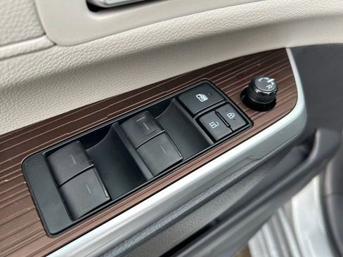 Used 2021 Toyota Sienna XLE image 32