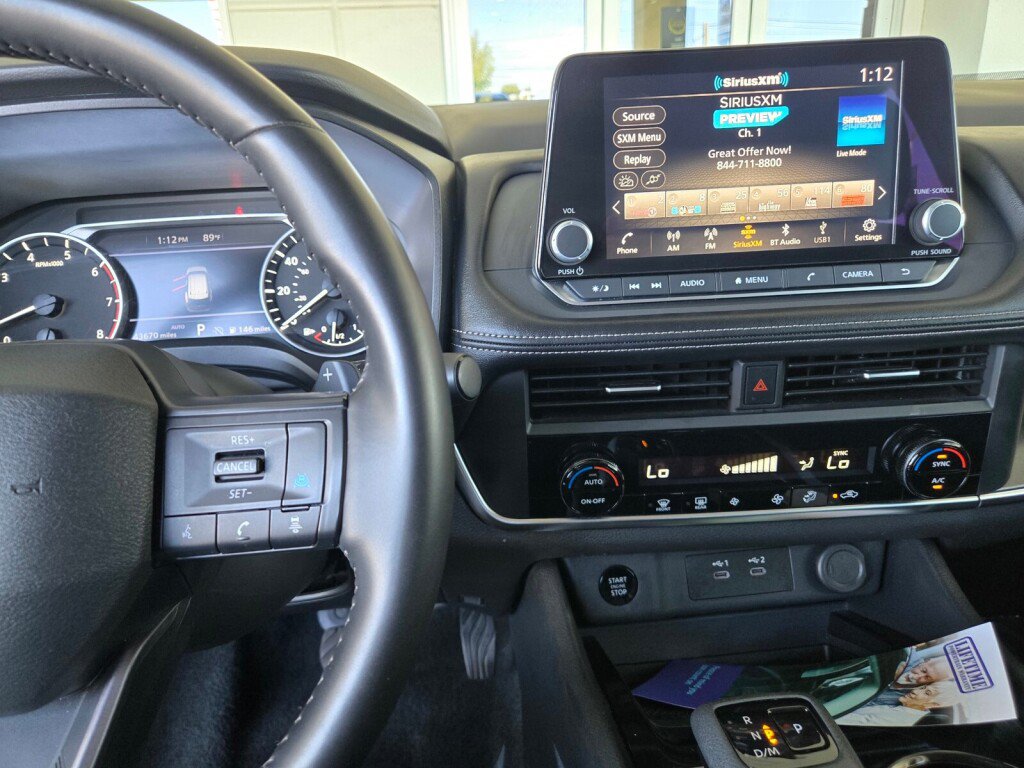 Used 2025 Nissan Rogue SV AWD/4WD image 14