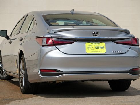 Used 2025 Lexus ES 300h w/ Accessory Package (Z1) FWD image 6