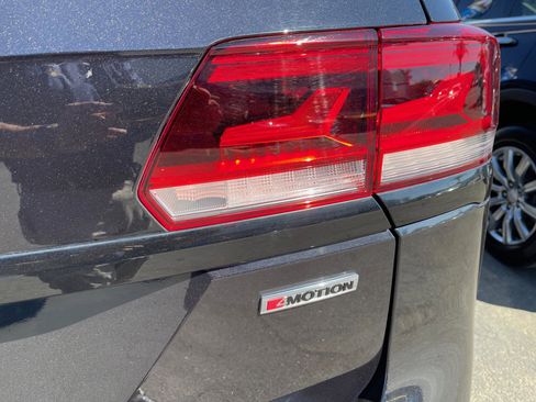 Used 2022 Volkswagen Atlas SEL R-Line image 40