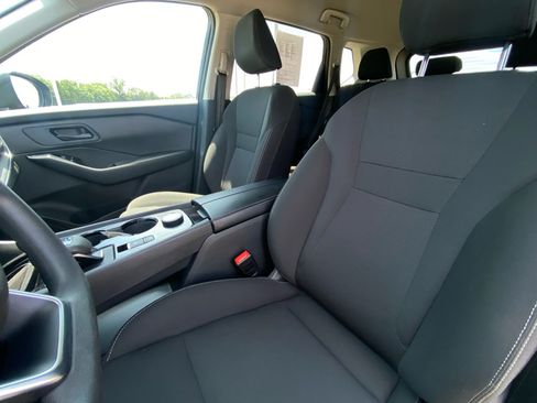 Used 2024 Nissan Rogue S AWD/4WD image 9
