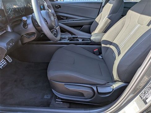 Used 2025 Hyundai Elantra SEL image 11