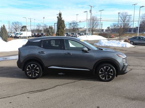 Used 2025 Nissan Kicks SR image 7