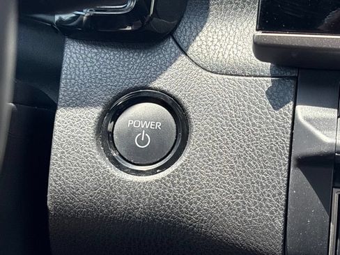Used 2025 Toyota Camry SE FWD image 19