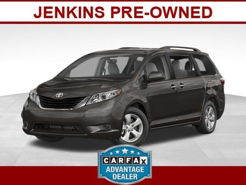 Used 2017 Toyota Sienna LE FWD image 1