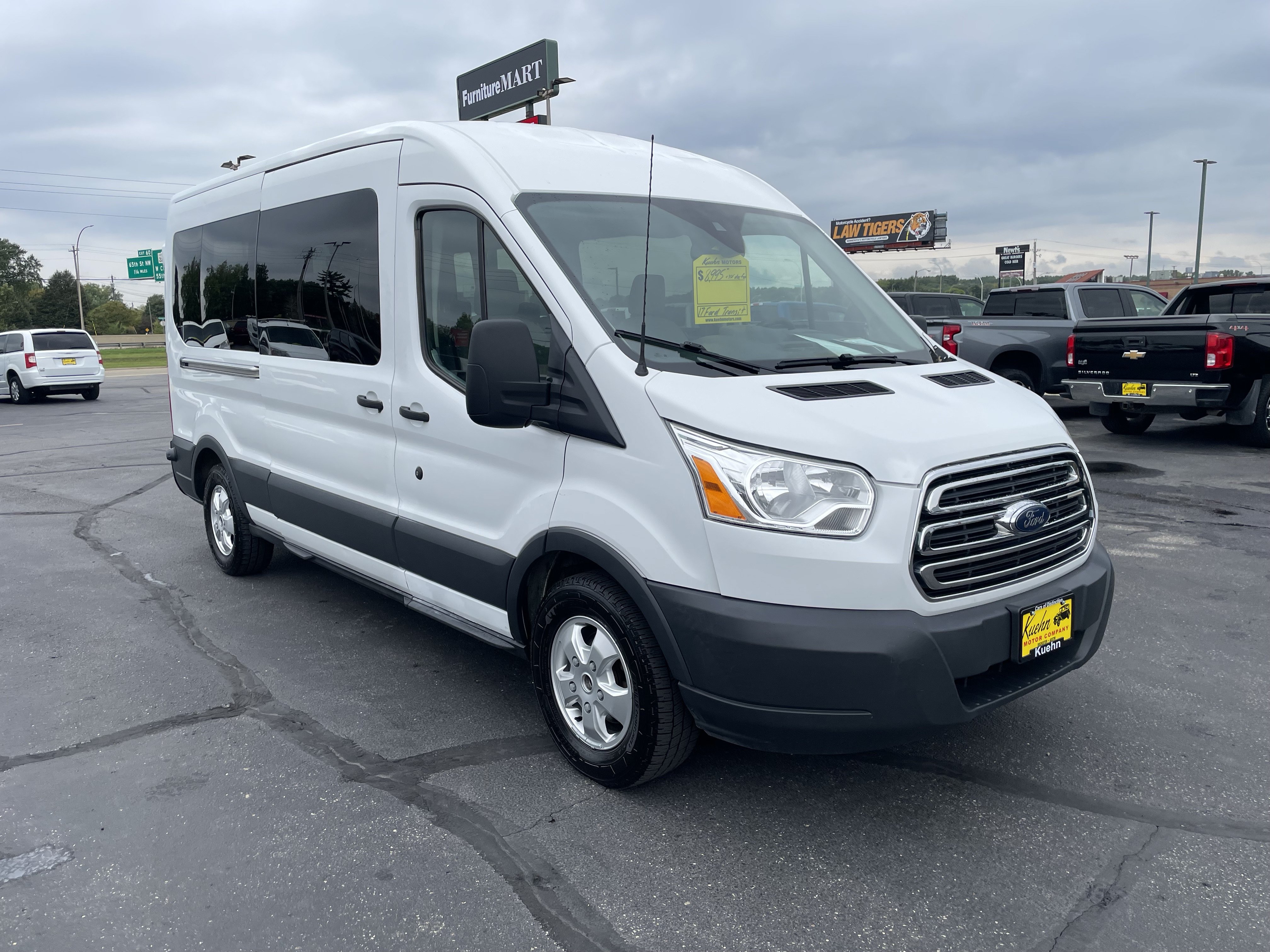 Used 2017 Ford Transit 350 XLT RWD image 2