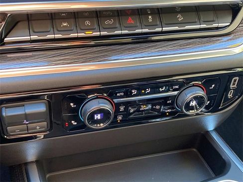 Used 2022 Chevrolet Silverado 1500 RST image 25