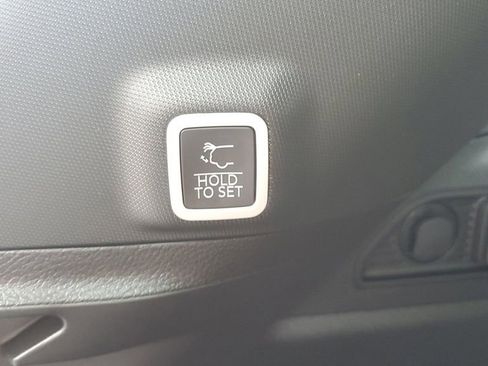 New 2025 Jeep Grand Cherokee Altitude image 10