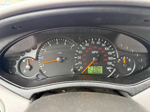 Used 2004 Ford Focus ZX5 Hatchback FWD image 7
