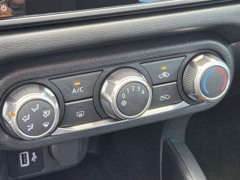 Used 2025 Nissan Versa S w/ Trunk Package FWD image 19