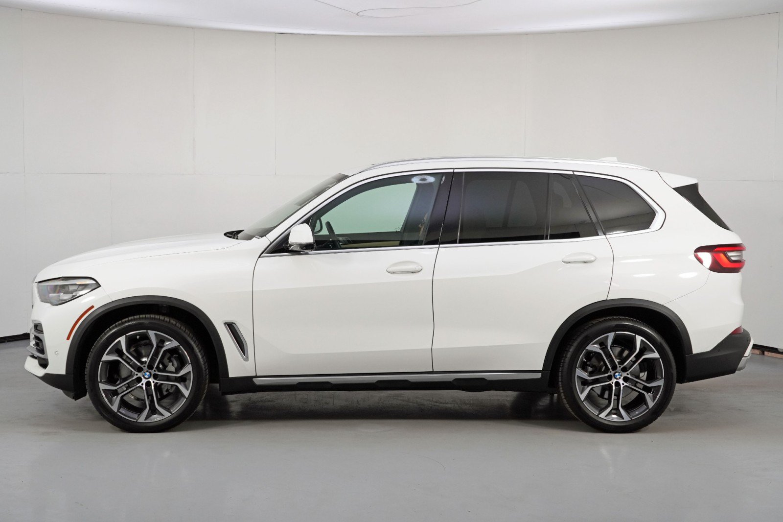 Used 2022 BMW X5 sDrive40i w/ Parking Assistance Package RWD image 50
