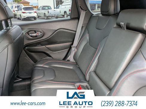 Used 2021 Jeep Cherokee Trailhawk w/ Technology Group AWD/4WD image 12
