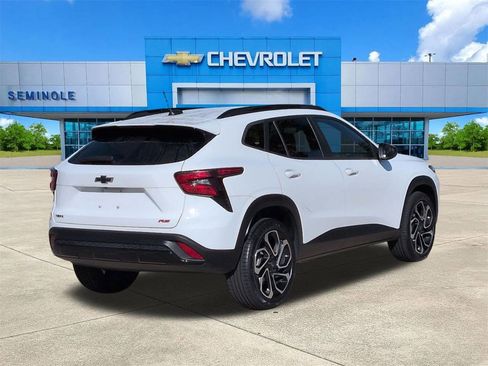 Used 2024 Chevrolet Trax RS w/ Sunroof Package image 4