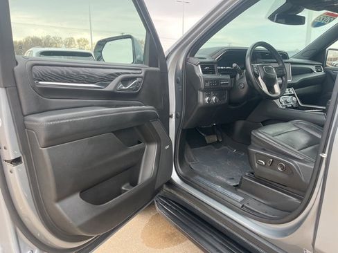 Used 2023 GMC Yukon XL Denali image 10