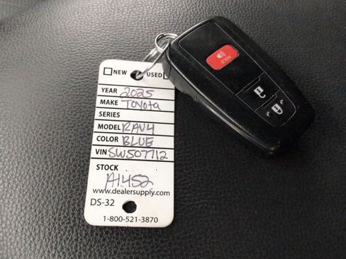 Used 2025 Toyota RAV4 XLE AWD/4WD image 26