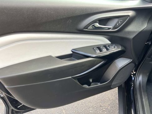 Used 2025 Chevrolet Trax LT image 12