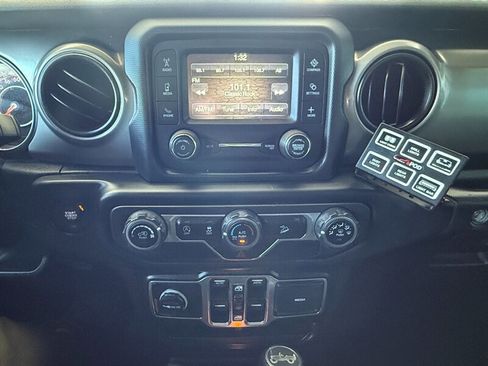 Used 2018 Jeep Wrangler Unlimited Sport S image 37