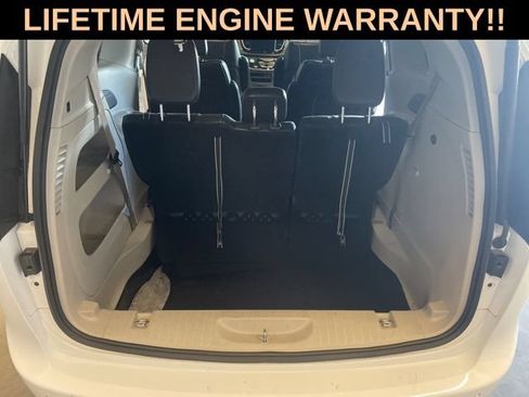 Used 2024 Chrysler Pacifica Touring-L FWD image 33