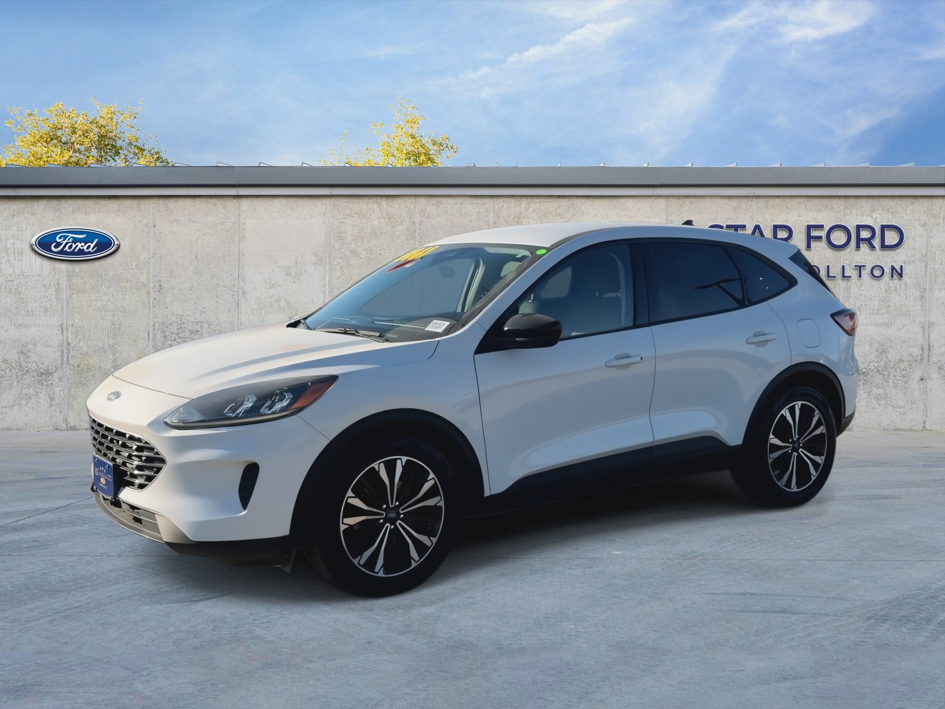 Used 2022 Ford Escape SE w/ SE Sport Appearance Package FWD image 4