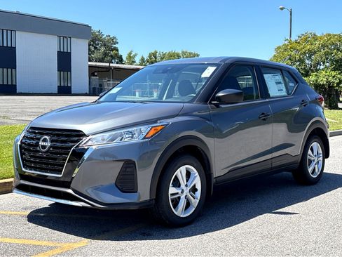 Certified 2025 Nissan Kicks Play S image 3