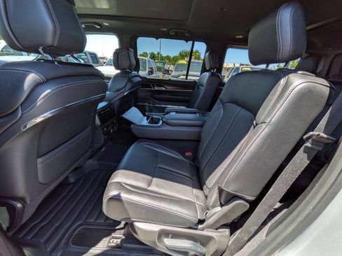 Used 2023 Jeep Grand Wagoneer 4WD image 22