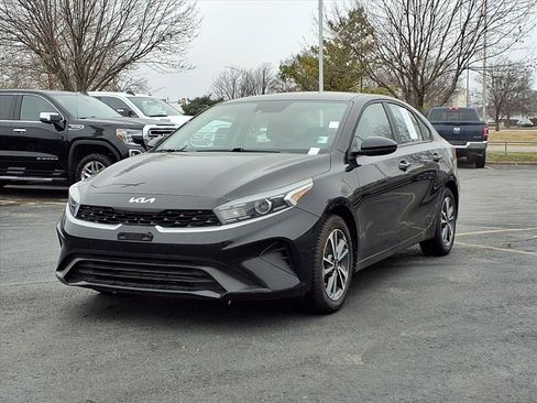 Used 2023 Kia Forte LXS image 2