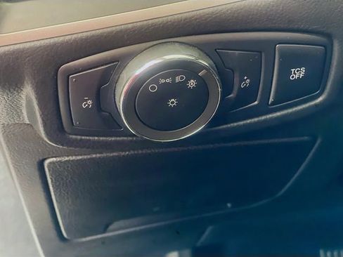 Used 2022 Ford Edge SE image 11