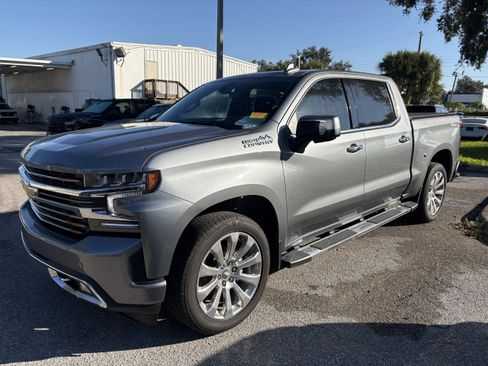 Used 2022 Chevrolet Silverado 1500 High Country w/ Technology Package image 3