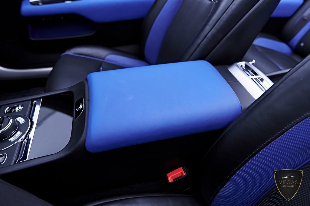 Used 2019 Rolls-Royce Dawn RWD image 74