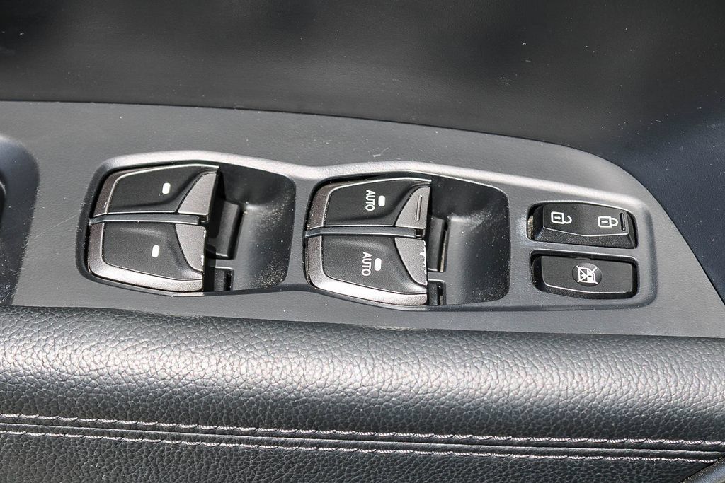 Used 2017 Hyundai Santa Fe Sport FWD image 20