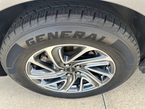 Used 2020 Lincoln Aviator 2WD image 21