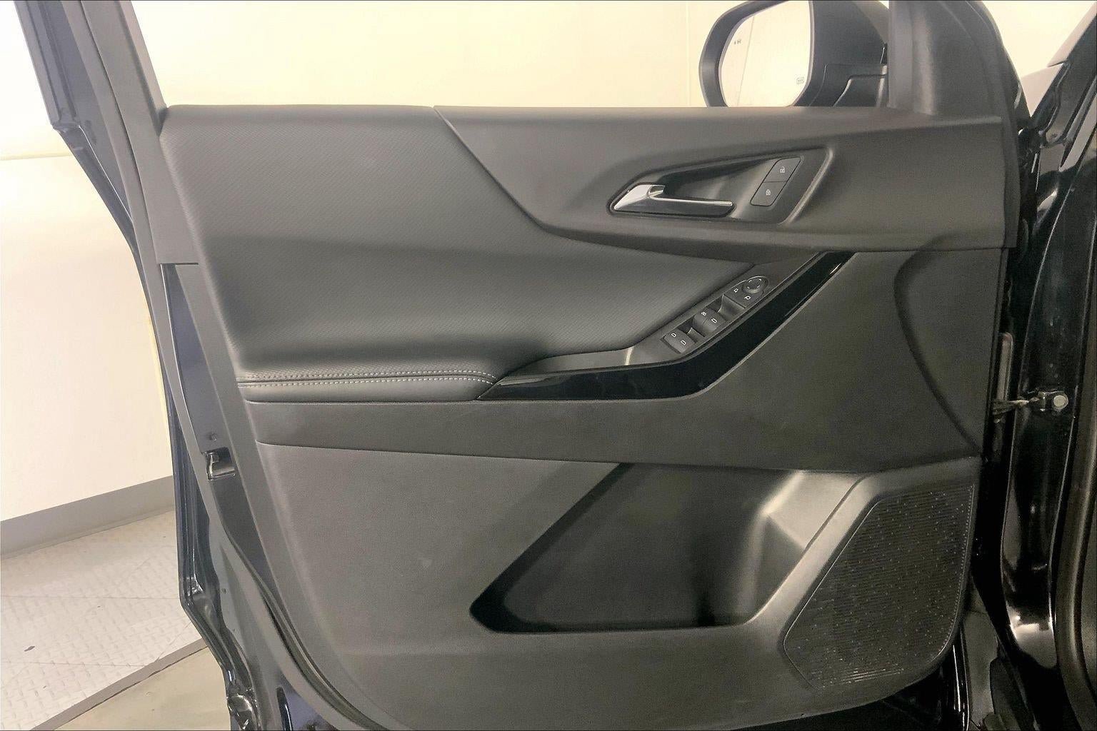 Used 2025 Chevrolet Equinox LT FWD image 24