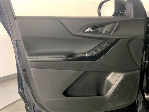 Used 2025 Chevrolet Equinox LT FWD image 24