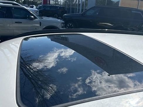 Certified 2023 Kia Niro Wave w/ Wave Preserve Package image 14