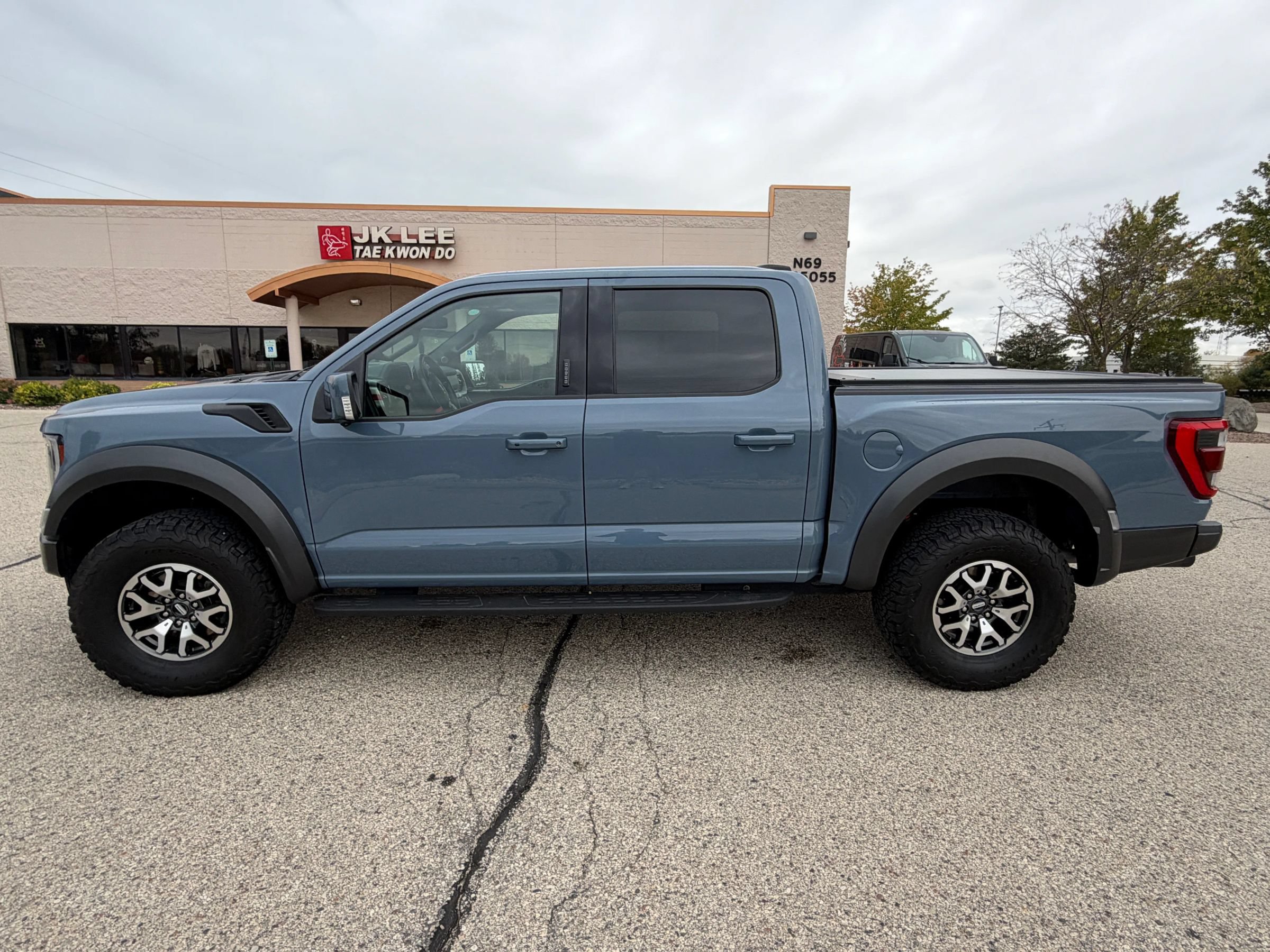 Used 2023 Ford F150 Raptor AWD/4WD image 2