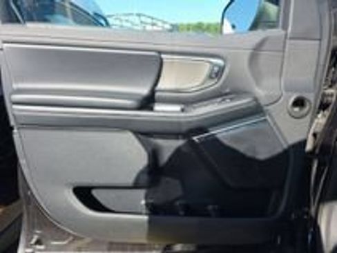Used 2025 Ford Expedition Platinum AWD/4WD image 18
