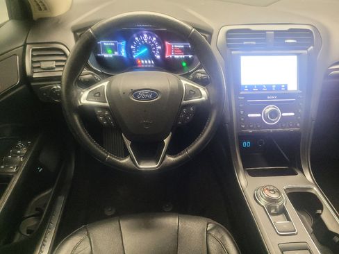 Used 2020 Ford Fusion Energi Titanium FWD image 22
