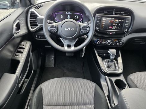 Used 2025 Kia Soul LX image 10