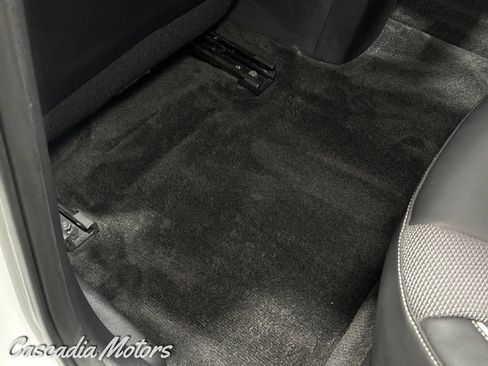 Used 2019 Kia Niro EX w/ Cold Weather Package 2.0 FWD image 26