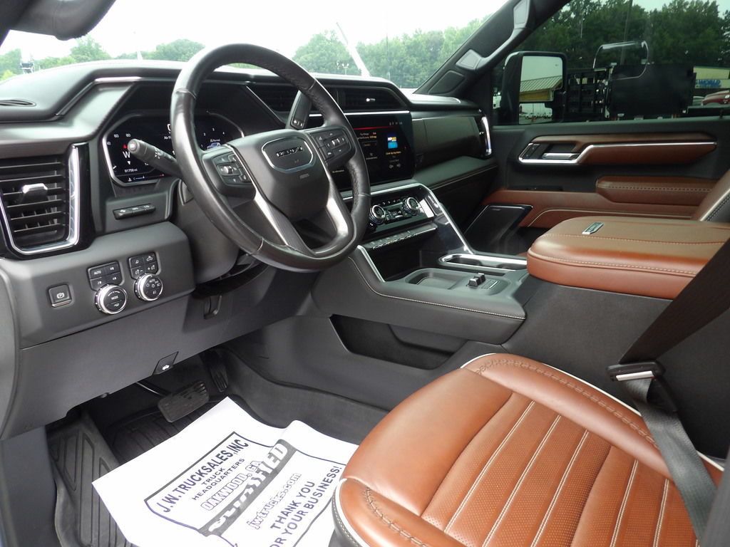 Used 2024 GMC Sierra 3500 Denali Ultimate AWD/4WD image 16