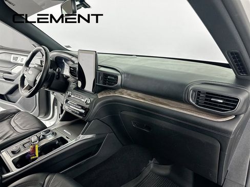 Certified 2020 Ford Explorer Platinum w/ Premium Technology Package image 37