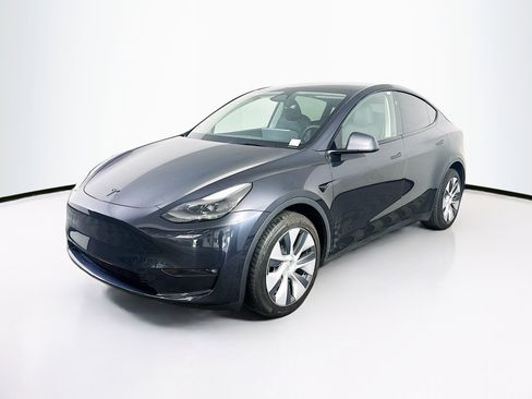Used 2024 Tesla Model Y Long Range AWD/4WD image 3