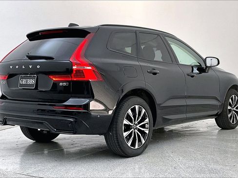 Certified 2025 Volvo XC60 B5 Plus image 2