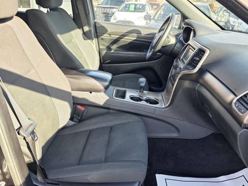 Used 2014 Jeep Grand Cherokee Laredo w/ Quick Order Package 23E AWD/4WD image 16