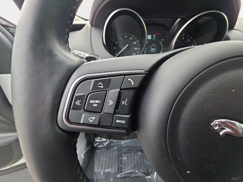Used 2019 Jaguar F-PACE Premium AWD/4WD image 17